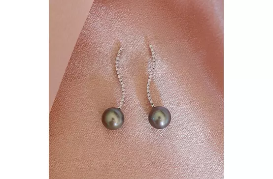 Tahitian pearls and diamonds drop earrings for rent