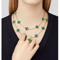 Green Arpel Necklace to borrow