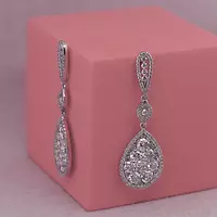 rent teardrop diamond earrings for a wedding