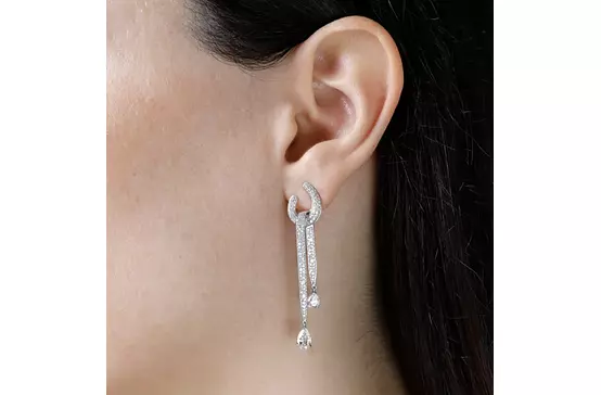 Wedding day bridal earrings rentals in diamonds on a model