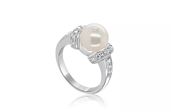 Pearl and Diamond RIng for rent
