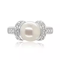 White pearl and diamonds ring for rent