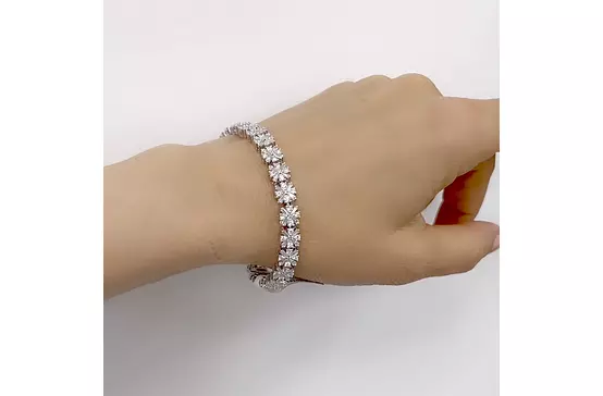 DIamond rental bracelet on hand model