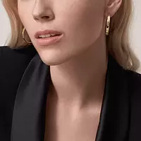 Rent jewelry from Cartier on a model