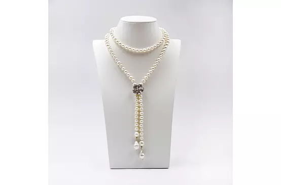 Rent pearl and diamonds necklace