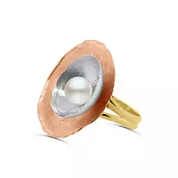 Two tone gold pearl ring for rent