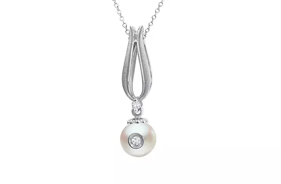 Diamond and pearl white gold necklace to borrow