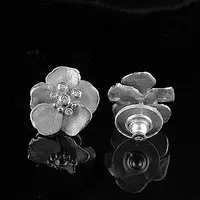 Diamond flower earrings for rent