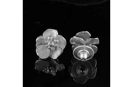 Diamond flower earrings for rent