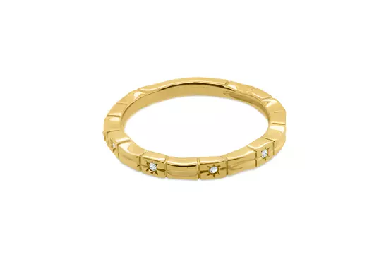 Yellow gold diamond ring for rent