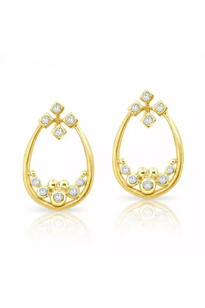 Rent Designer diamond earrings in yellow gold