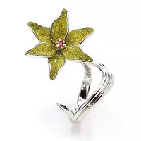 borrow flower shaped diamond ring online for women
