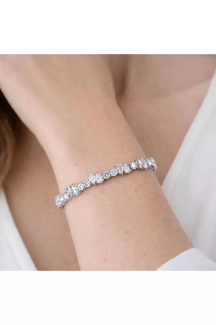 Pear shaped and round eco diamonds bracelet