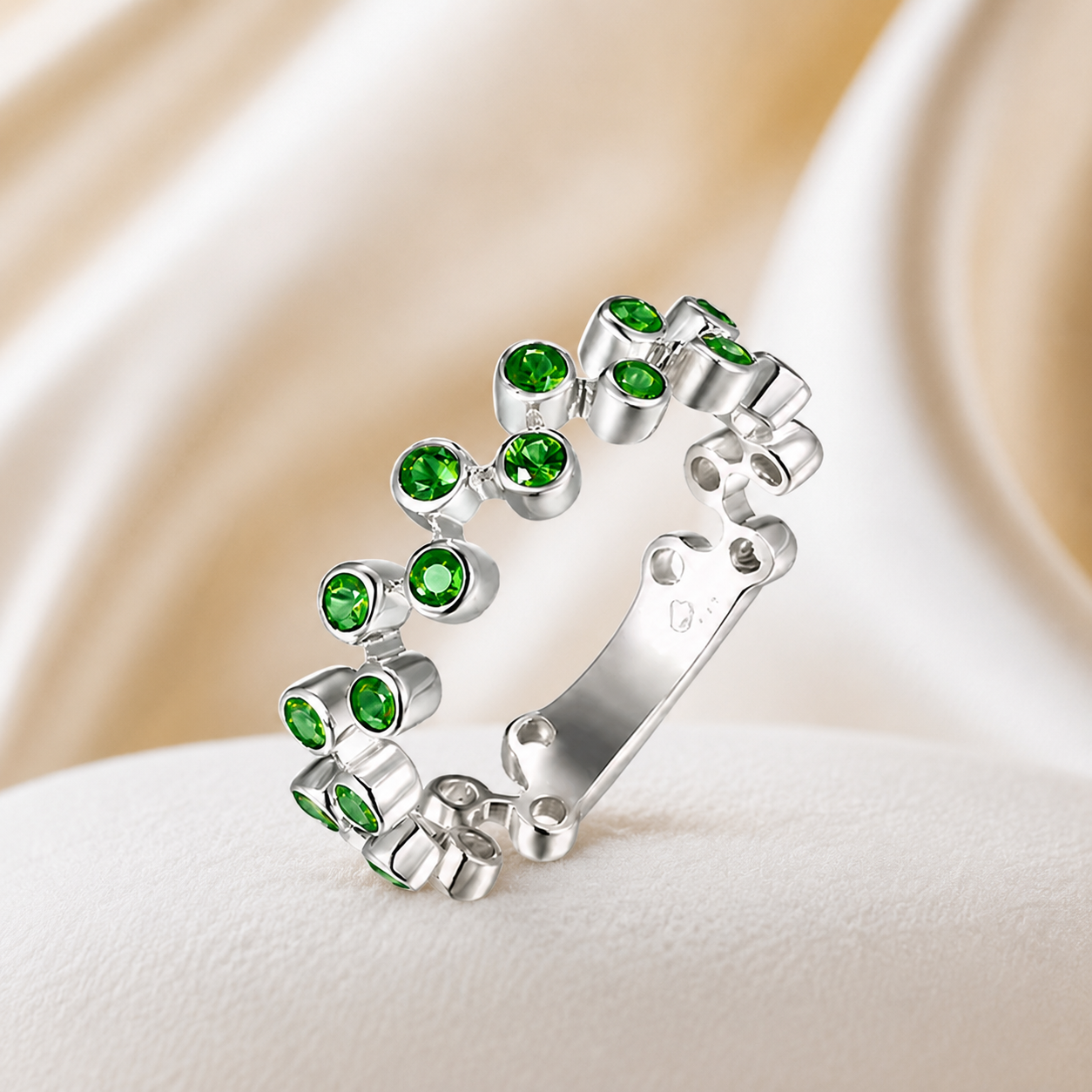 Zig Zag Bezel Emerald Band